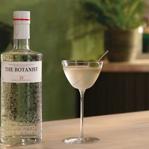 Dirty Martini με βοτανική κληρονoμιά