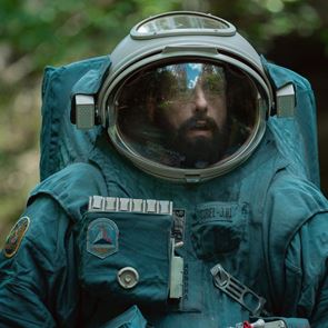 Με το Spaceman ο Adam Sandler συνεχίζει το ταξίδι του στη μιζέρια