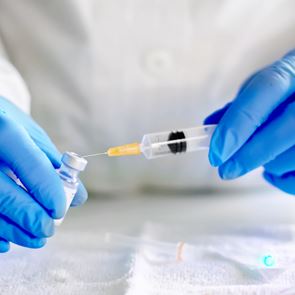 Ερευνητές δοκιμάζουν εμβόλιο της δεκαετίας του 1920 κατά του <em>κορονοϊού</em>