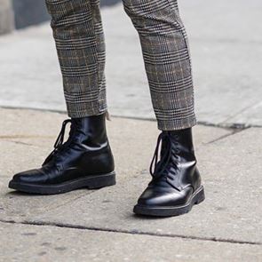 Οι μπότες του φετινού φθινοπώρου είναι αυστηρά μαύρες