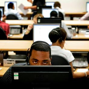 Ο λόγος που είναι τόσο δύσκολη η επιστροφή από τις <em>διακοπές</em>