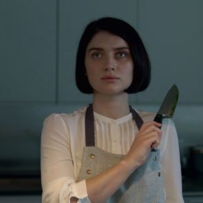 Η Eve Hewson πρωταγωνιστεί στο Behind Her Eyes του <em>Netflix</em>
