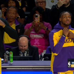 Ιστορική στιγμή: Lebron James και υιός παίζουν μαζί στους Λέικερς (video