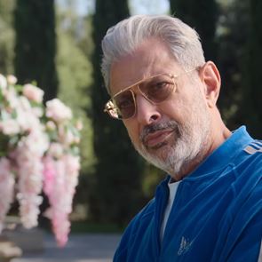 Στο Kaos του <em>Netflix</em>, o Jeff Goldblum γίνεται Δίας