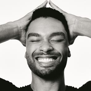 Ο Regé-Jean Page είναι το νέο role model μας