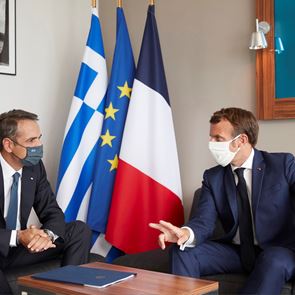 Τι συζήτησαν πίσω από τις κλειστές πόρτες οι Κυριάκος Μητσοτάκης και Emmanuel Macron