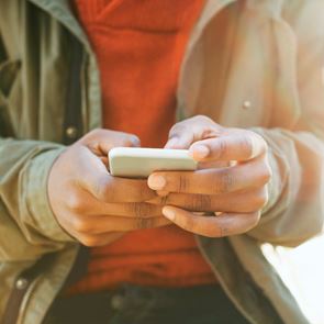 Ένα app μεταφράζει σε 14 γλώσσες τις οδηγίες για το sms του <em>lockdown</em>
