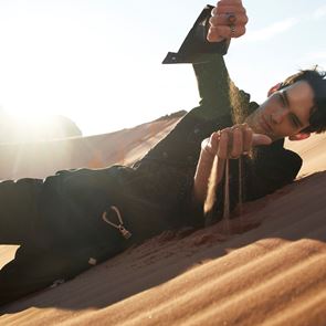 Ο χαρισματικός Kodi Smit McPhee στη νέα καμπάνια της Zara Studio