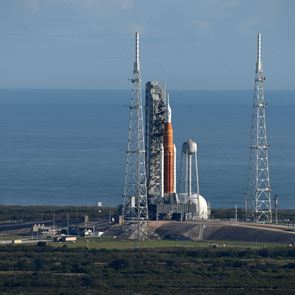 Το Orion της <em>NASA</em> έφτασε 130 χιλιόμετρα από τη Σελήνη