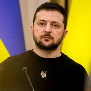 Ο Zelensky κατηγορεί τη <em>Ρωσία</em> ότι παίζει με τις ζωές Ουκρανών αιχμαλώτων πολέμου