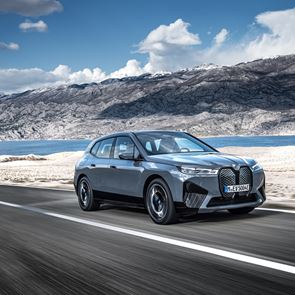 BMW iX: Σπορ, τεχνολογικά εξελιγμένη και σέξι