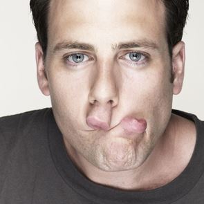 Γυμναστική προσώπου για να δείχνεις νεότερος