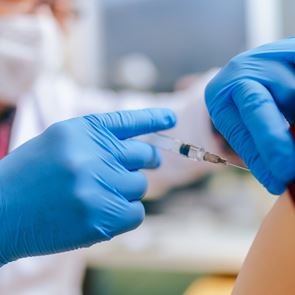 1,2 εκατ. <em>εμβόλια</em> της Pfizer καταφθάνουν ως τον Ιούνιο