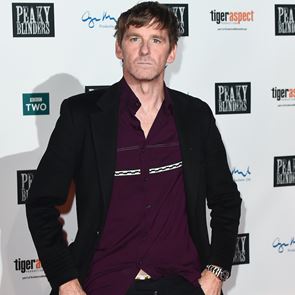 O Paul Anderson των Peaky Blinders πάει <em>πόλεμο</em>