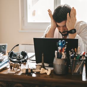 12 σημάδια ότι φλερτάρεις με το σύνδρομο burnout