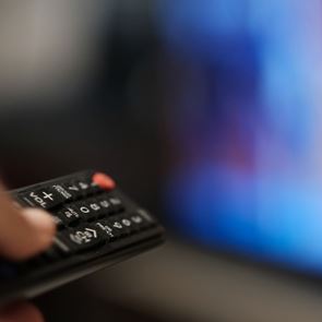 Χαζεύοντας στο TikTok από την τηλεόρασή σου