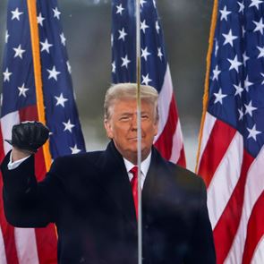 Ο Donald <em>Trump</em> δεν πρέπει να παραμείνει Πρόεδρος ούτε λεπτό παραπάνω