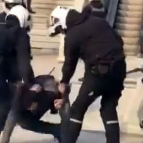 Οργή για τον ξυλοδαρμό πολιτών από αστυνομικούς στη Νέα Σμύρνη