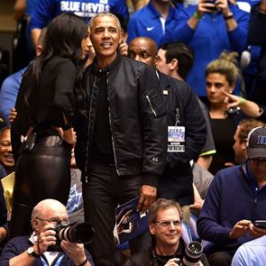O Barack Obama και το στιλάτο bomber