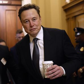 Ο Elon Musk ψάχνει προσωπικό με μισθό 22.000 ευρώ τον μήνα