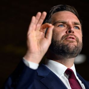 Σε άλλα νέα, ο JD Vance χρησιμοποίησε τις 'Συμμορίες της Νέας Υόρκης' ως πολιτικό επιχείρημα
