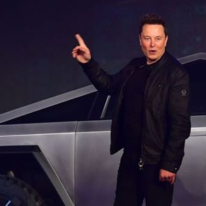 Η <em>Tesla</em> ζητά 50.000 δολάρια για τη μεταπώληση του Cybertruck