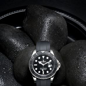 Back to black με το Yacht-Master 42 της <em>Rolex</em>