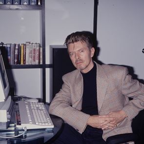 Πώς ο David Bowie καθόριζε τη <em>μόδα</em>