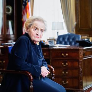 Η Madeleine Albright και οι καρφίτσες ως διπλωματικό εργαλείο