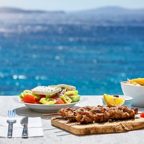 Η ελληνική κουζίνα είναι η κορυφαία στον κόσμο (ξανά), σύμφωνα με το Taste Atlas