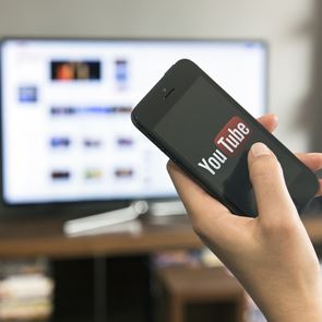 Το YouTube απέκτησε δυνατότητα μεταγλώττισης μέσω τεχνητής νοημοσύνης