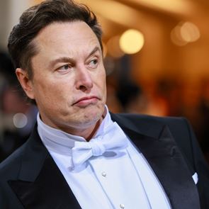 Έτσι ξαφνικά ο <em>Elon</em> <em>Musk</em> στηρίζει το Dogecoin