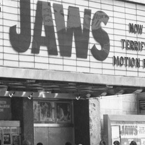 Όταν ο Stephen Spielberg έκανε την επανάστασή του με 'Τα Σαγόνια του Καρχαρία