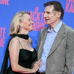 Σε άλλα νέα, ο Liam Neeson και η Pamela Anderson είναι ζευγάρι