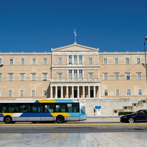 Στους δρόμους τα πρώτα 40 λεωφορεία μέσω leasing