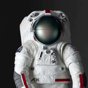 H Prada σχεδίασε διαστημική στολή της NASA για την επιστροφή στη Σελήνη (εικόνες