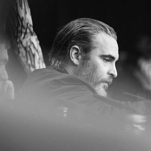 Η πρώτη εικόνα του Joaquin Phoenix στο σίκουελ του Joker