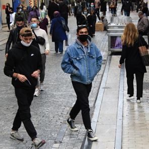 <em>Κορονοϊός</em>: 3.689 νέα κρούσματα
