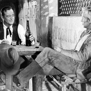 Το bourbon του John Wayne είναι το τέλειο δώρο για τον πατέρα σου