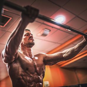 4 ασκήσεις για ανάπτυξη των τρικέφαλων