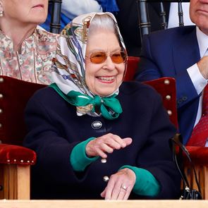 Κι όμως η βασίλισσα Ελισάβετ ήταν μεγάλο τρολ