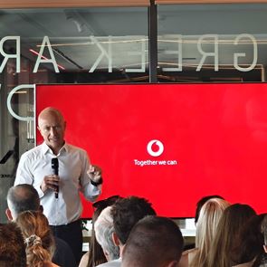 H Vodafone ετοιμάζεται να φέρει οπτικές ίνες σε 850.000 σπίτια και επιχειρήσεις μέχρι το 2028