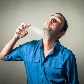Πώς το <em>άρωμά</em> σου θα διαρκεί περισσότερο με 8 απλούς τρόπους