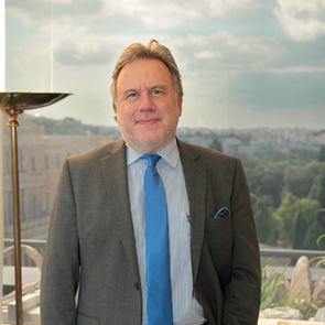 Γιατί αντιδρούν οι επαγγελματίες στο σενάριο του Κατρούγκαλου για τις εισφορές