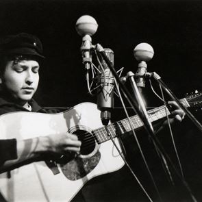 Όταν ο Bob Dylan έκανε την πρώτη του μεγάλη συναυλία στη <em>Νέα</em> <em>Υόρκη</em>