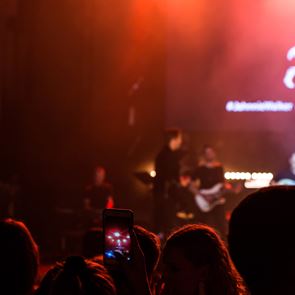 Johnnie Walker Keep Walking Together Tour: Αγαπημένα <em>μπαρ</em> της πόλης υποδέχονται νέους καλλιτέχνες