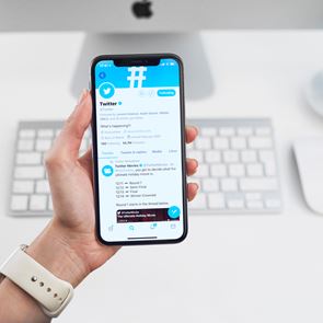 Με το νέο, συνδρομητικό <em>Twitter</em> Blue μπορείς να 'ξεγράφεις' tweets