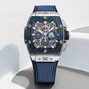 Με το Hublot Spirit of Big Bang Titanium Blue Carbon Mykonos Boutique όλα θυμίζουν το <em>νησί</em> των ανέμων