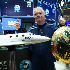 Branson Vs. Musk Vs. Bezos: Μία διαστημική κούρσα δισεκατομμυρίων
