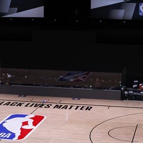 Ο <em>Donald</em> <em>Trump</em> τα βάζει και με το NBA